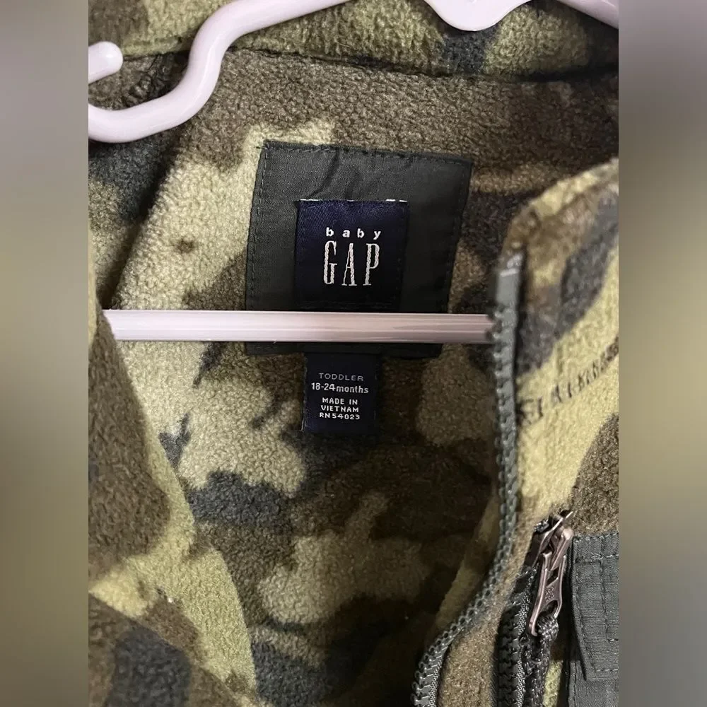 GAP Camo micro fleece Jacket 24M 24 Months